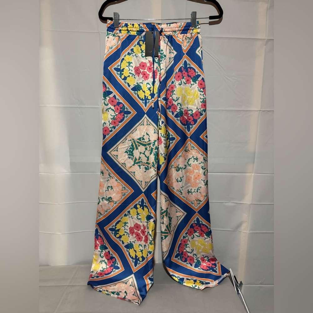 Women’s Fate Scarf Print Wide-Leg Pants Size Small New with Tags elastic waist
